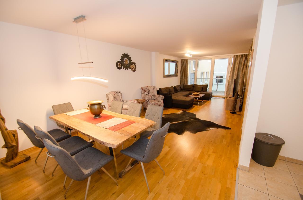 Penthouse Seven By All In One Apartments เซลล์อัมเซ ภายนอก รูปภาพ