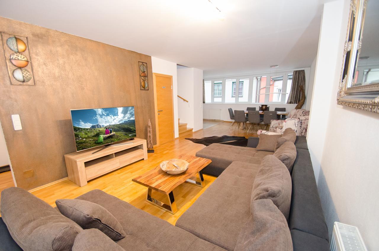 Penthouse Seven By All In One Apartments เซลล์อัมเซ ภายนอก รูปภาพ
