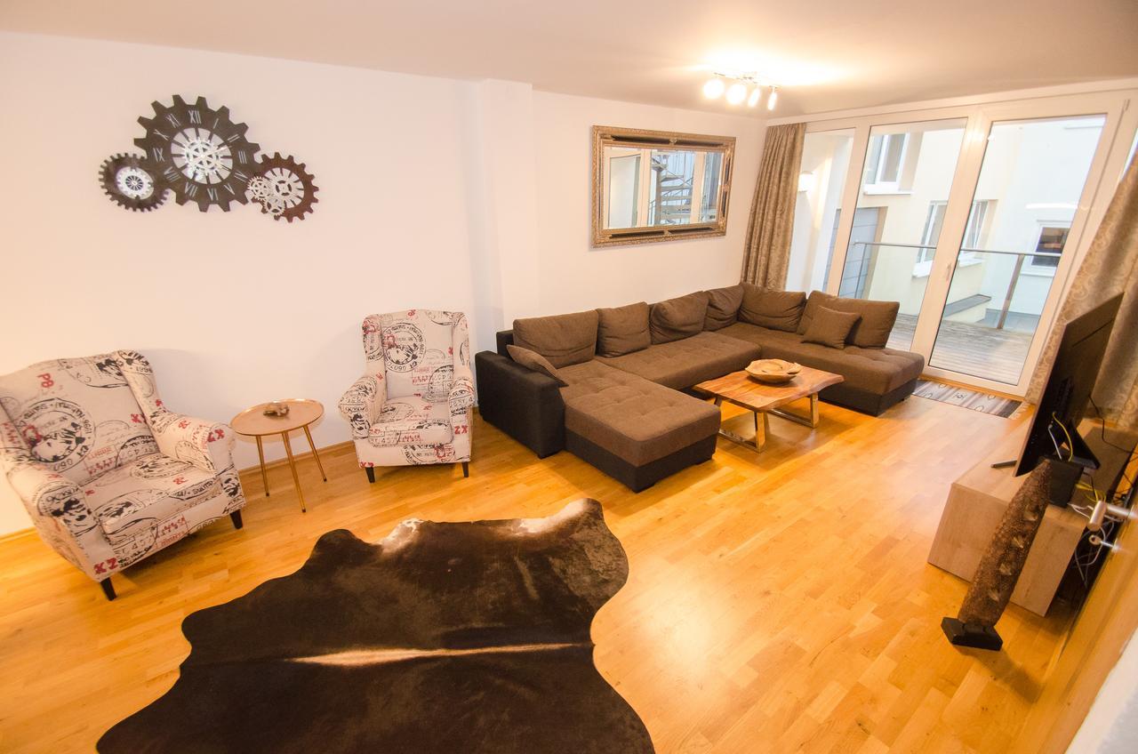 Penthouse Seven By All In One Apartments เซลล์อัมเซ ภายนอก รูปภาพ