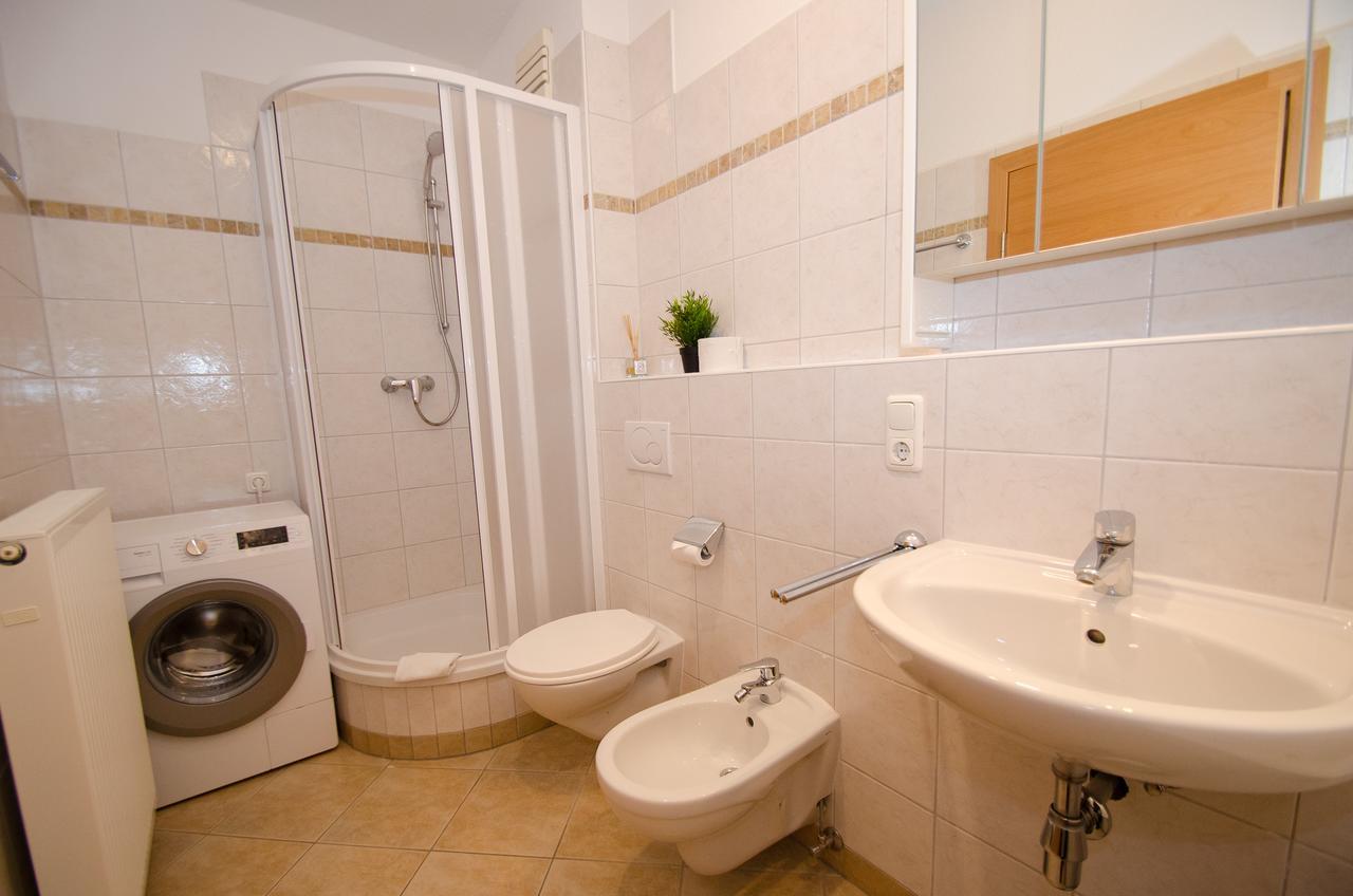 Penthouse Seven By All In One Apartments เซลล์อัมเซ ภายนอก รูปภาพ